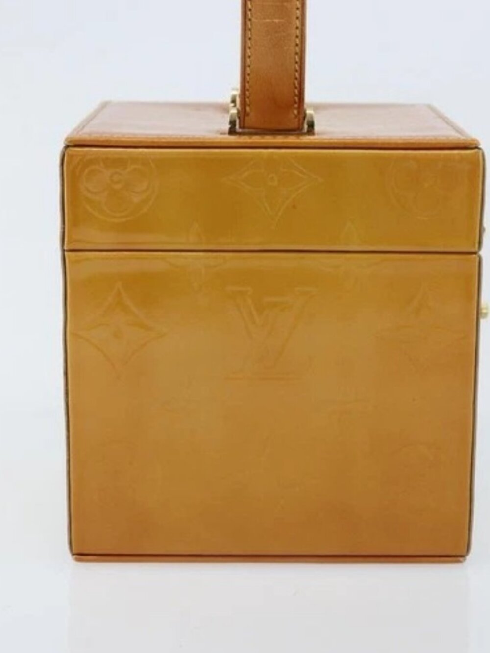 LOUIS VUITTON Monogram Vernis Bleecker Cosmetic Pouch Beige M91002 Auth 173131 - Picture 4 of 15